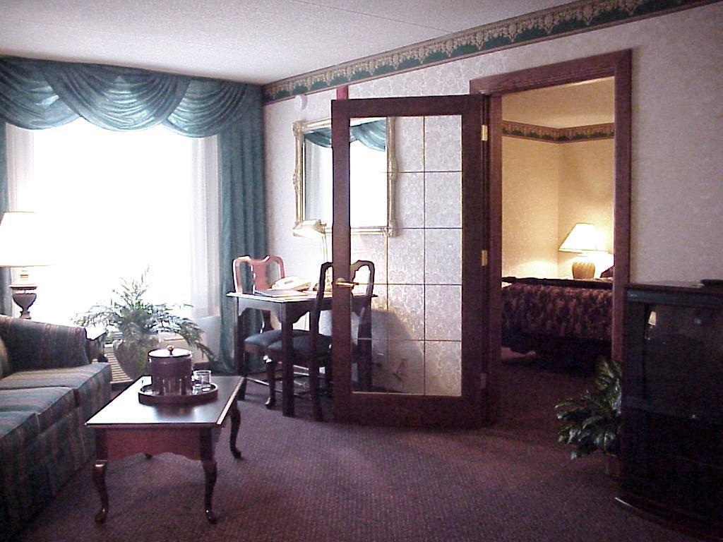 The Plaza Hotel & Suites Winona Værelse billede